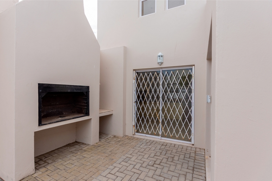 3 Bedroom Property for Sale in Villa Diamante Western Cape